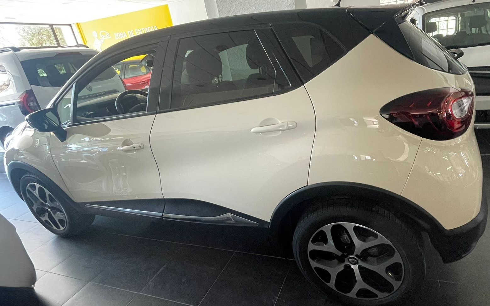 Renault Captur ZEN 130CV foto 3